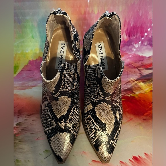 STEVE MADDEN Cedar Western Style Bootie - Picture 4 of 10